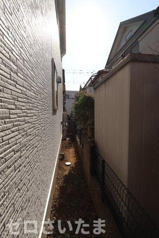 《仲介手数料無料》上尾市浅間台２丁目24-23新築一戸建てTerrechezの外観|建物の裏側との境界