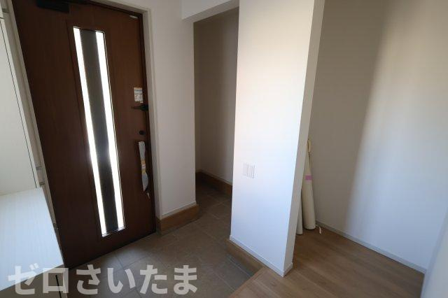 《仲介手数料無料》上尾市浅間台２丁目24-23新築一戸建てTerrechezの玄関