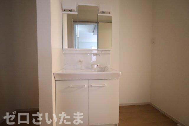 《仲介手数料無料》上尾市浅間台２丁目24-23新築一戸建てTerrechezの独立洗面台
