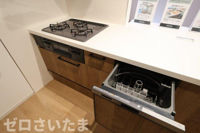 《仲介手数料無料》上尾市浅間台２丁目24-23新築一戸建てTerrechezのキッチン|ビルトイン食器洗浄機付き