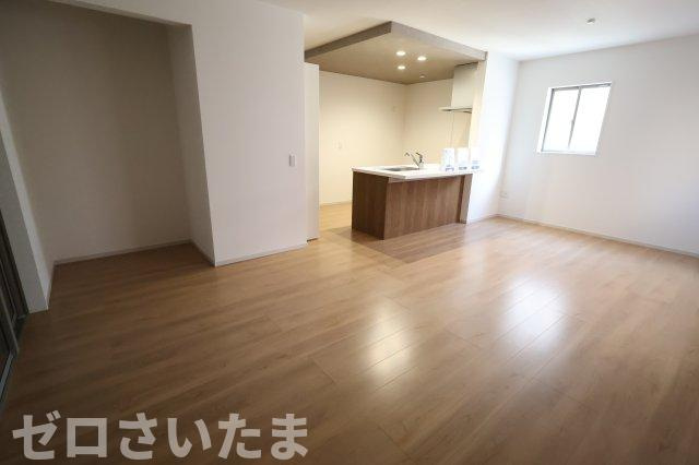 《仲介手数料無料》上尾市浅間台２丁目24-23新築一戸建てTerrechezの居間・リビング|LDK17.5帖