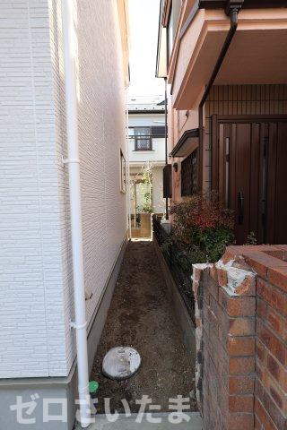 《仲介手数料無料》上尾市浅間台２丁目24-23新築一戸建てTerrechezの外観|右側隣地との境界