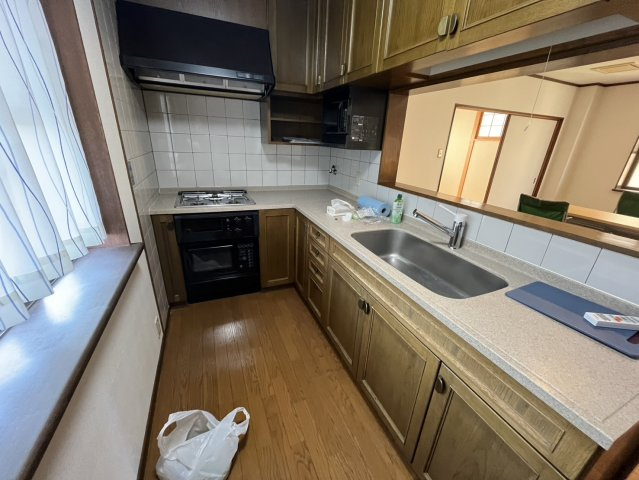 若王寺三丁目住居付倉庫兼事務所のキッチン|3階居住用部分