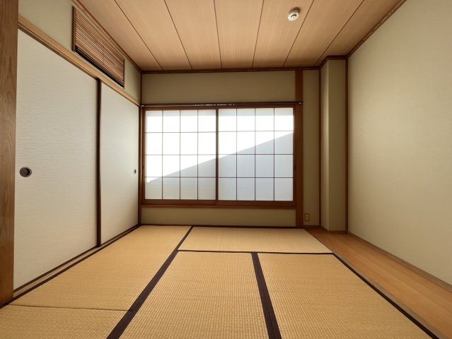 若王寺三丁目住居付倉庫兼事務所の和室|3階居住用部分