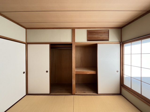 若王寺三丁目住居付倉庫兼事務所の収納|3階居住用部分