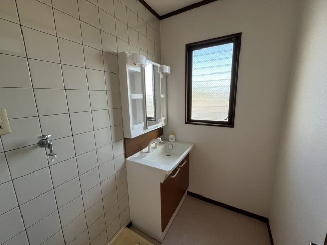 若王寺三丁目住居付倉庫兼事務所の独立洗面台|3階居住用部分