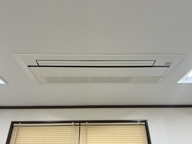 若王寺三丁目住居付倉庫兼事務所の設備|2階事務所部分エアコン