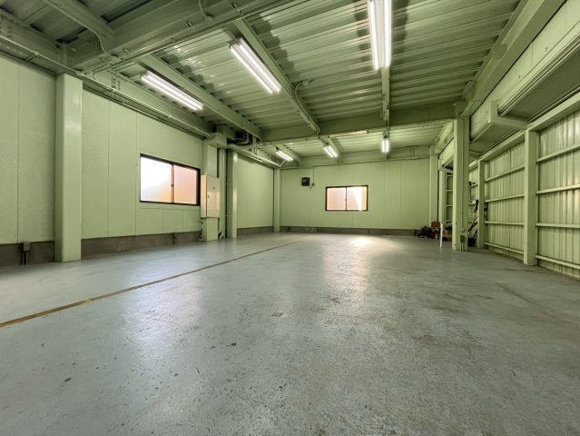 若王寺三丁目住居付倉庫兼事務所の内装|1階倉庫部分