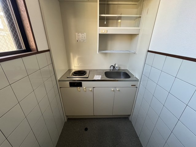 若王寺三丁目住居付倉庫兼事務所の設備|2階給湯室