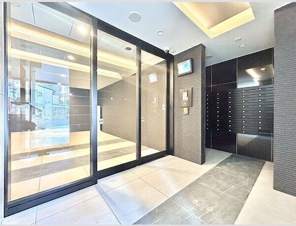 エスリード葵 広小路通の玄関