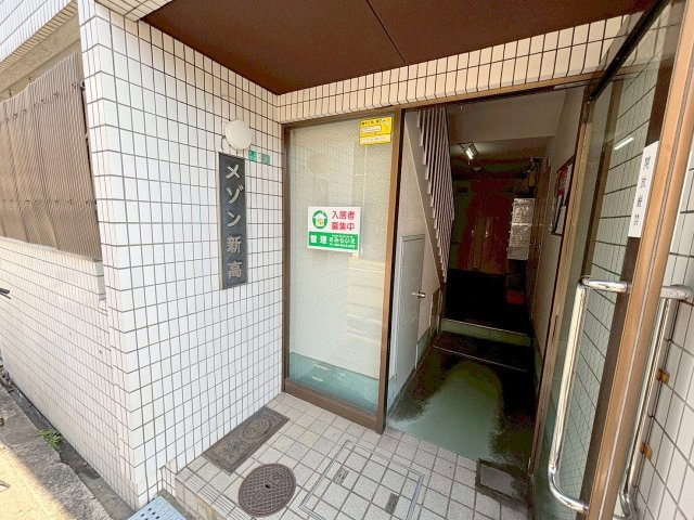 メゾン新高のエントランス