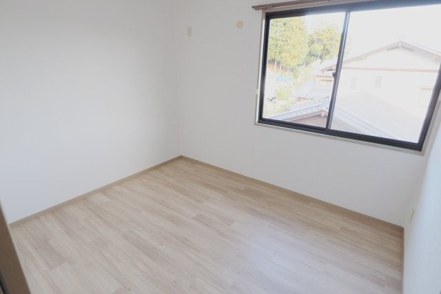 ウインディア西山本の寝室