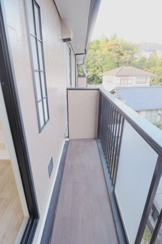 ウインディア西山本のバルコニー