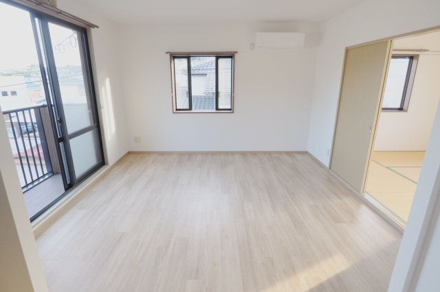 ウインディア西山本の居間・リビング