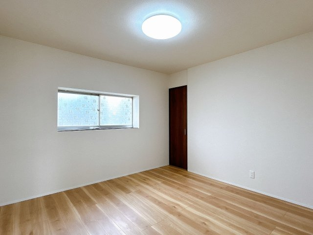 【商談中】リフォーム済中古戸建　大垣市新長松2丁目　昭和54年築の洋室