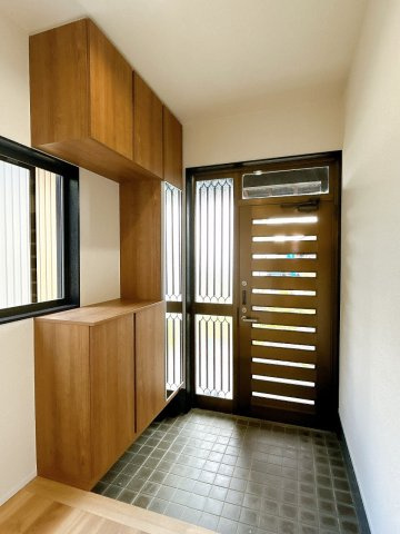 【商談中】リフォーム済中古戸建　大垣市新長松2丁目　昭和54年築の玄関