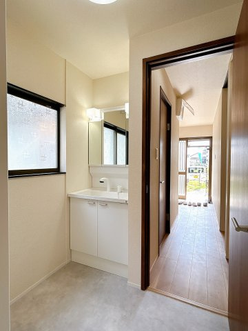 リフォーム済中古戸建　大垣市新長松2丁目　昭和54年築の独立洗面台