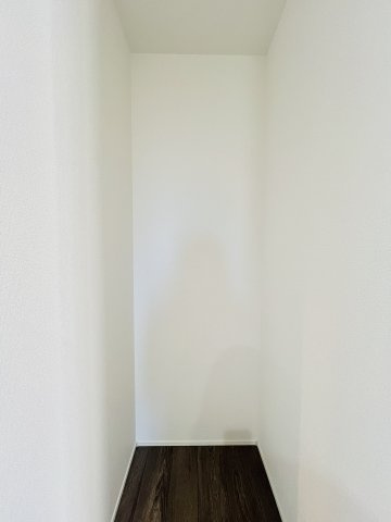 高崎市下小鳥町の収納|食器類などもすっきり収納可能なパントリー◎