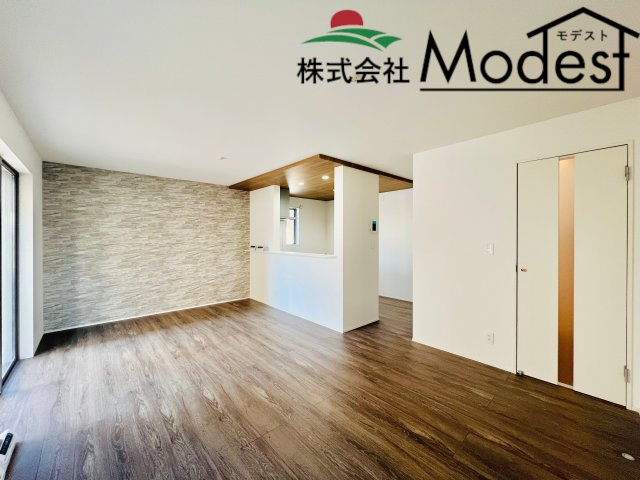 高崎市下小鳥町の居間・リビング|家具の配置も考えやすく、ご家族も自然と集まる空間に♪