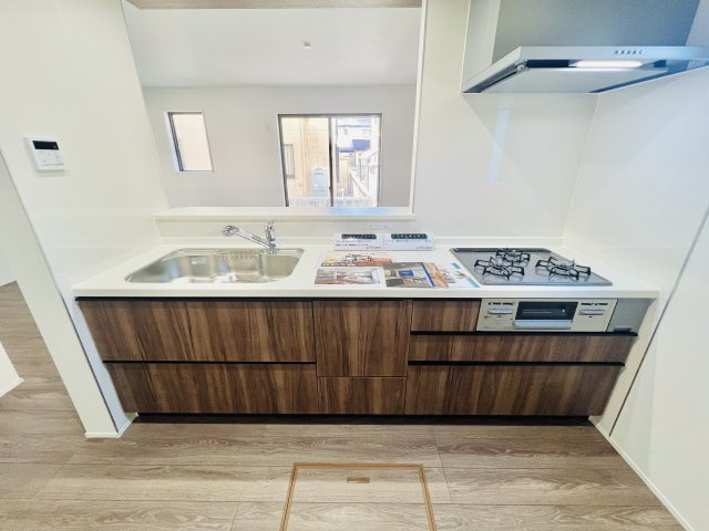 高崎市下小鳥町のキッチン|対面式キッチンでご家族との会話も弾みます♪