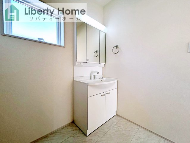 古河市諸川第13　新築戸建　１号棟の独立洗面台