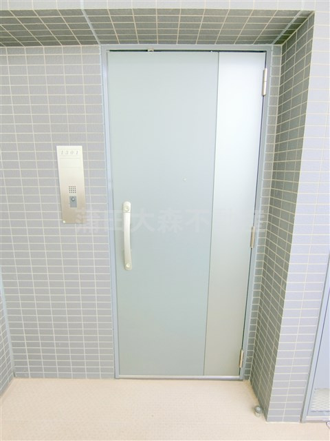レジディア蒲田Ⅲの玄関