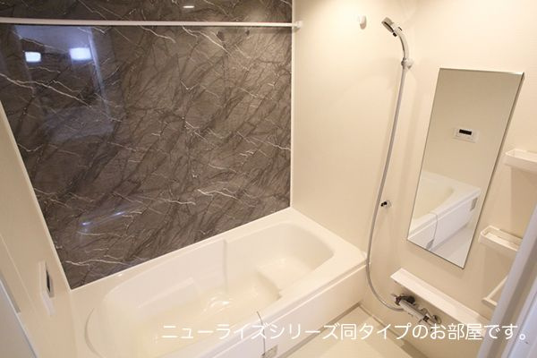 ヒカルサ名古屋港区大西Ⅱの浴室|コンパクトで使いやすいお風呂です