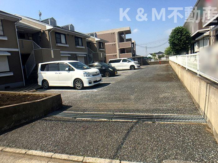 ロイヤルタウン泉　Ｃの駐車場|類似間取り