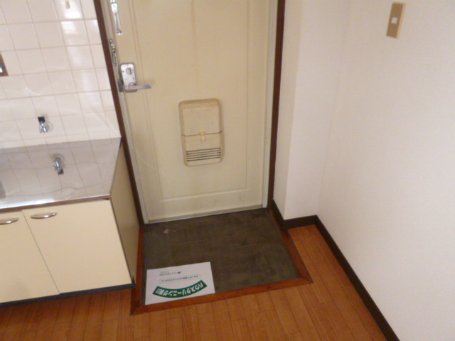 プチパール77　Ｂの玄関