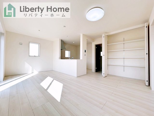 古河市諸川第13　新築戸建　2号棟の居間・リビング