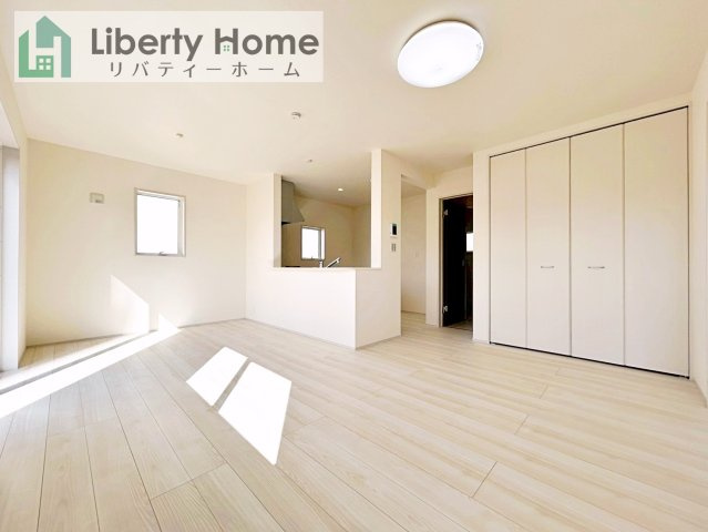 古河市諸川第13　新築戸建　2号棟の居間・リビング