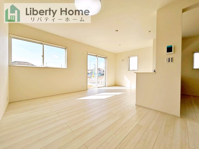 古河市諸川第13　新築戸建　2号棟の居間・リビング