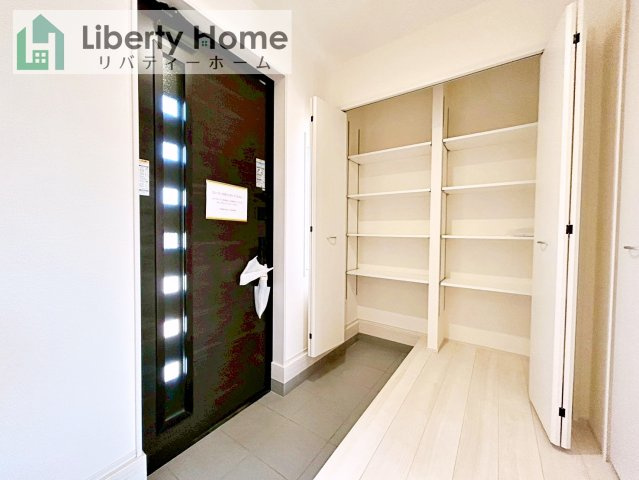 古河市諸川第13　新築戸建　2号棟の玄関