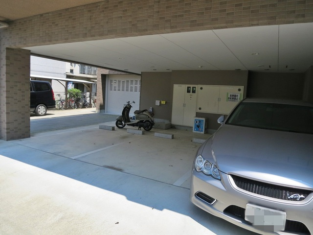 サンクチュアリの駐車場|敷地内駐車場です(要空き確認)