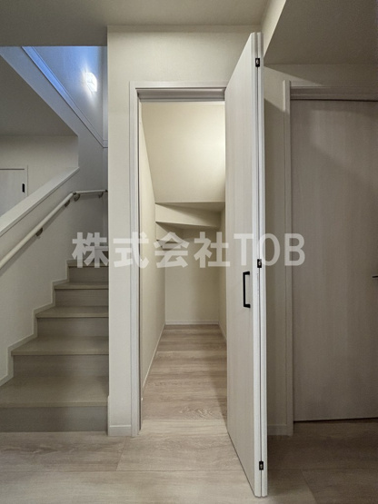 【収納】 | Ｖｉｌｌａ　Ｍｏｎｔｅ　Ｔｅｓｏｒｏ | 1階階段下収納