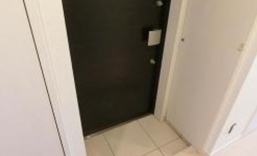 ライジングプレイス浅草イーストの玄関