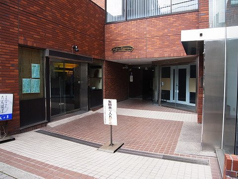 ラフィネお茶の水のエントランス