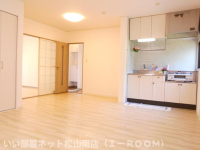 【居間・リビング】 | セジュール久万ノ台　A棟