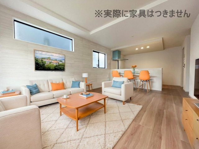 新築戸建・新築建売　二本松市油井2期　油井小・安達中の居間・リビング|画像はバーチャルホームステージングの加工による演出で、実際の家具は付きません。