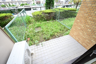 【バルコニー】 | ライオンズマンション浮間舟渡 | 開放的で明るい空間を演出してくれるバルコニーです