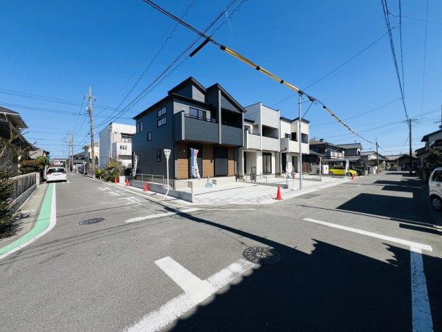 半田市花田町1丁目21番、22番『仲介手数料無料』新築戸建ての前面道路含む現地写真