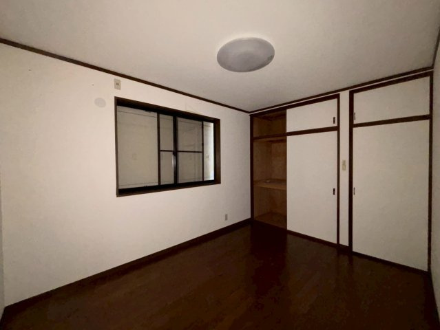 花田戸建の洋室