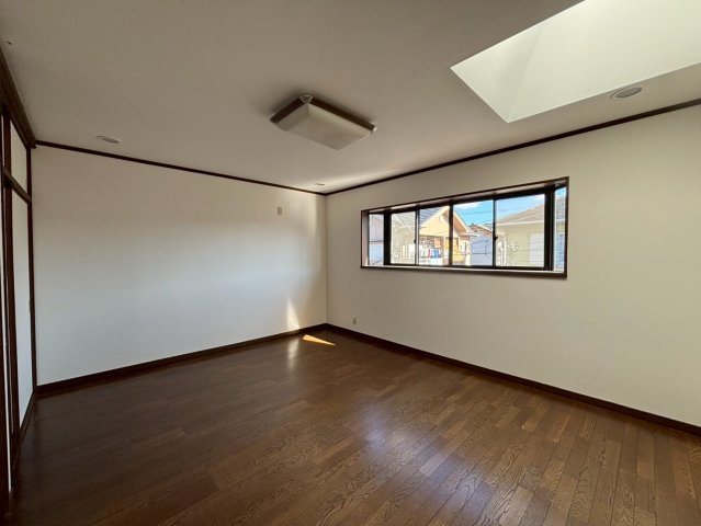 花田戸建の洋室