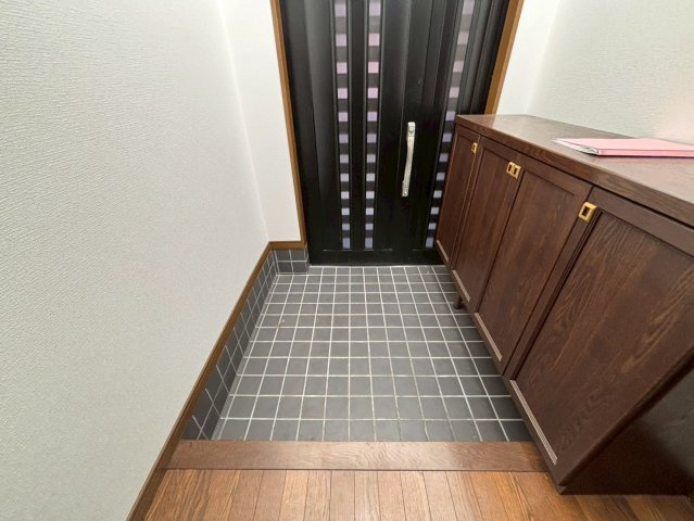 花田戸建の玄関