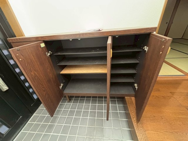 花田戸建の玄関