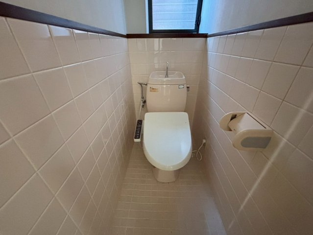 花田戸建のトイレ