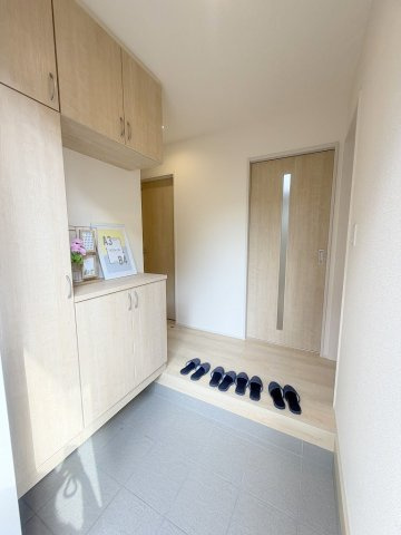 三郷市番匠免1丁目　新築戸建　全5棟　A号棟の玄関|同施工会社の参考写真になります。