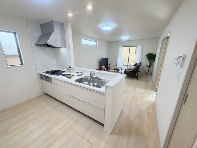 三郷市番匠免1丁目　新築戸建　全5棟　A号棟のキッチン|同施工会社の参考写真になります。