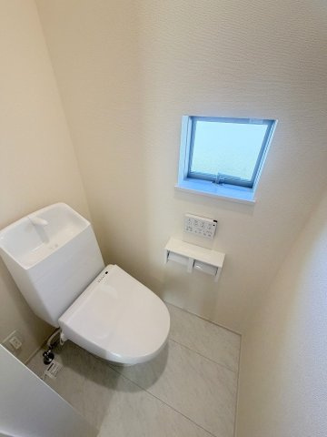 三郷市番匠免1丁目　新築戸建　全5棟　A号棟のトイレ|同施工会社の参考写真になります。