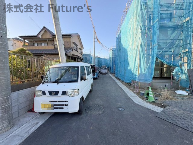 三郷市番匠免1丁目　新築戸建　全5棟　A号棟の前面道路含む現地写真|分譲地内の新設道路含む現地写真です。